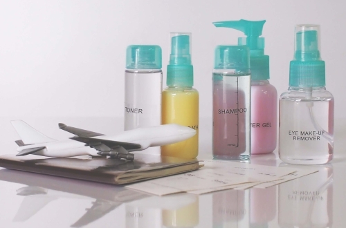 Quy định mang chất lỏng khi lên máy bay 2025: Cập nhật mới nhất bạn cần biết