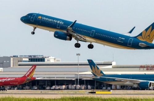 Bộ Xây dựng tính phương án tăng giá trần vé máy bay nội địa